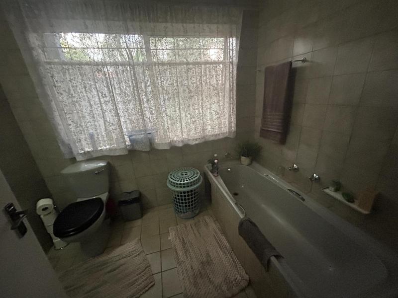 To Let 4 Bedroom Property for Rent in Rooihuiskraal Gauteng