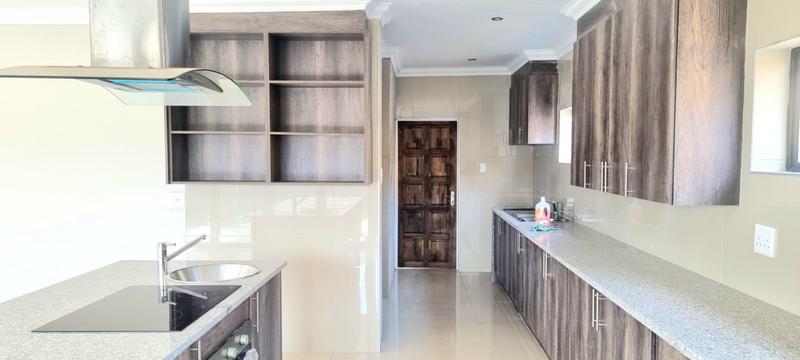 4 Bedroom Property for Sale in Eldoraigne Gauteng