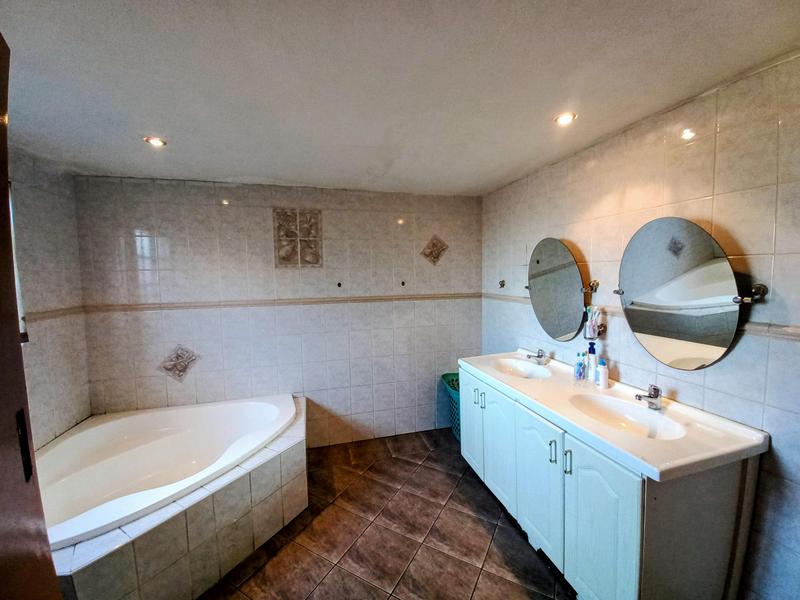 4 Bedroom Property for Sale in Raslouw Gauteng