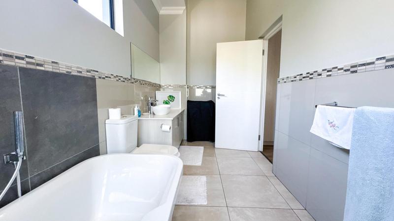4 Bedroom Property for Sale in Midstream Ridge Gauteng