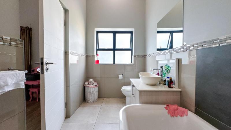 4 Bedroom Property for Sale in Midstream Ridge Gauteng