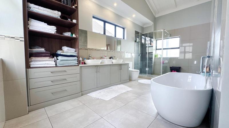 4 Bedroom Property for Sale in Midstream Ridge Gauteng