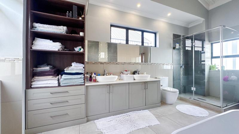 4 Bedroom Property for Sale in Midstream Ridge Gauteng