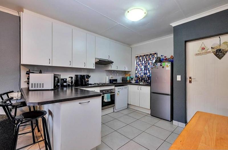 2 Bedroom Property for Sale in Wilro Park Gauteng