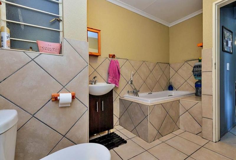 2 Bedroom Property for Sale in Wilro Park Gauteng