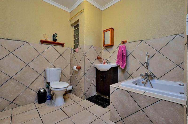 2 Bedroom Property for Sale in Wilro Park Gauteng