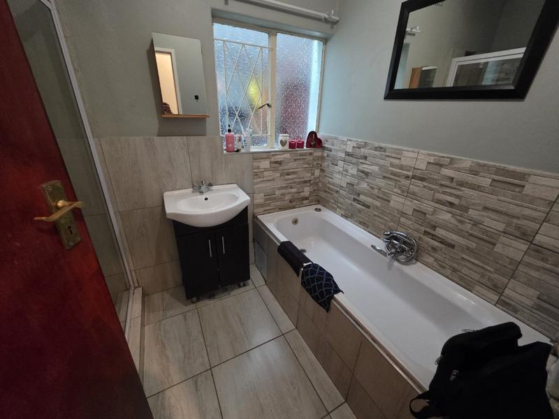 5 Bedroom Property for Sale in Sinoville Gauteng