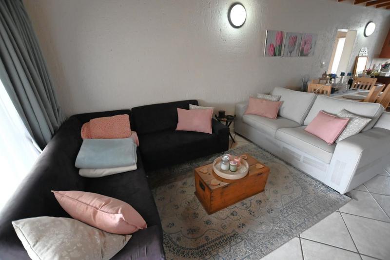 To Let 2 Bedroom Property for Rent in Paulshof Gauteng