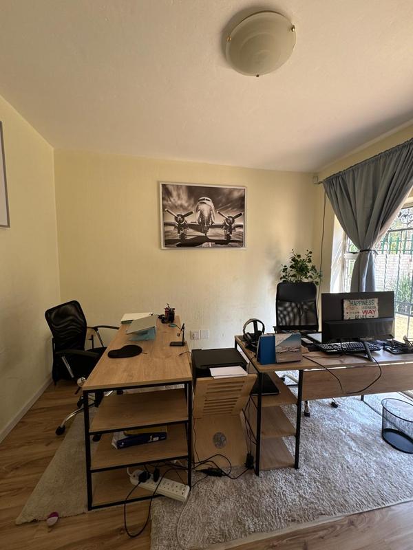 To Let 4 Bedroom Property for Rent in Victory Park Gauteng