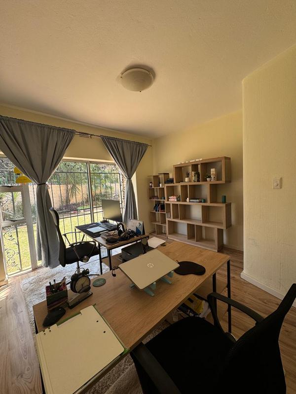 To Let 4 Bedroom Property for Rent in Victory Park Gauteng