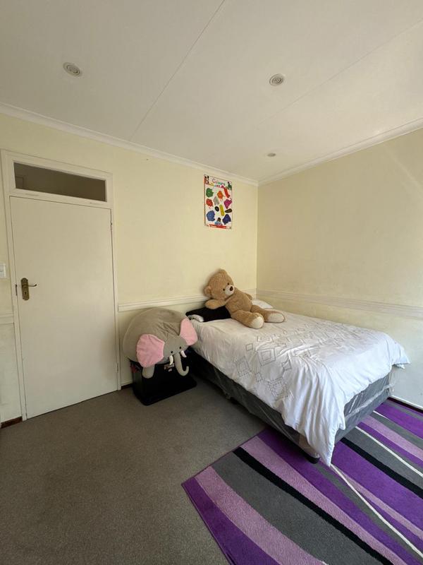 To Let 4 Bedroom Property for Rent in Victory Park Gauteng