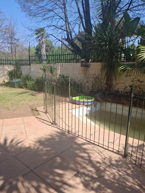 To Let 4 Bedroom Property for Rent in Victory Park Gauteng