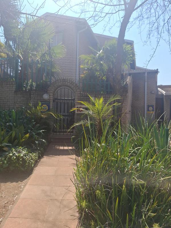 To Let 4 Bedroom Property for Rent in Victory Park Gauteng