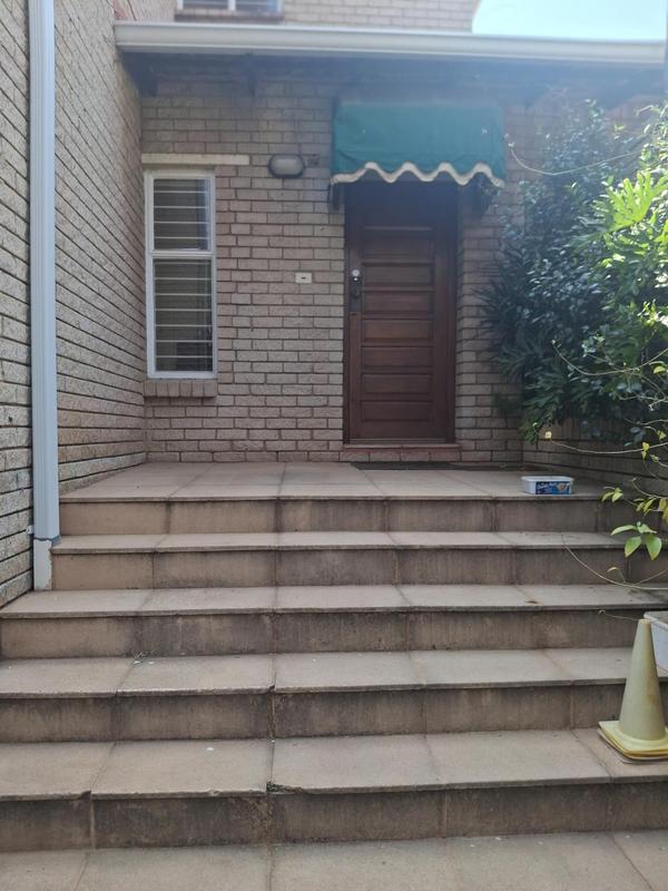 To Let 4 Bedroom Property for Rent in Victory Park Gauteng