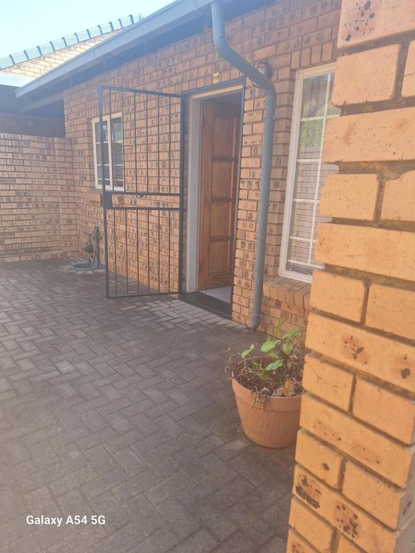 2 Bedroom Property for Sale in Die Wilgers Gauteng