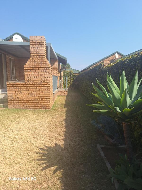 2 Bedroom Property for Sale in Die Wilgers Gauteng