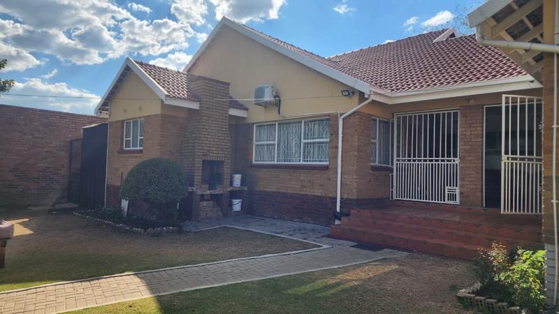 5 Bedroom Property for Sale in Farrarmere Gauteng