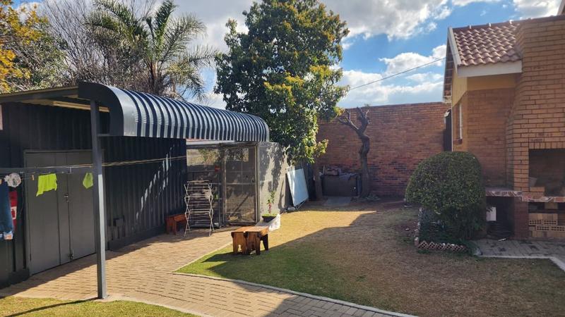 5 Bedroom Property for Sale in Farrarmere Gauteng