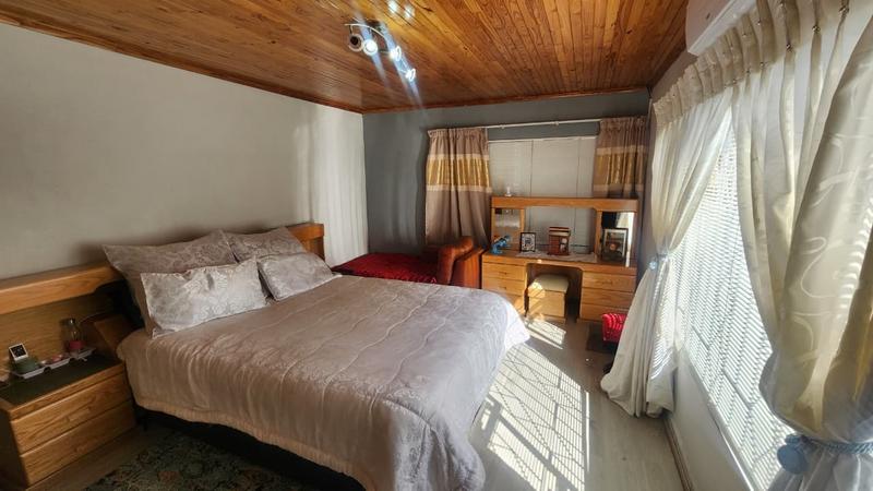 5 Bedroom Property for Sale in Farrarmere Gauteng