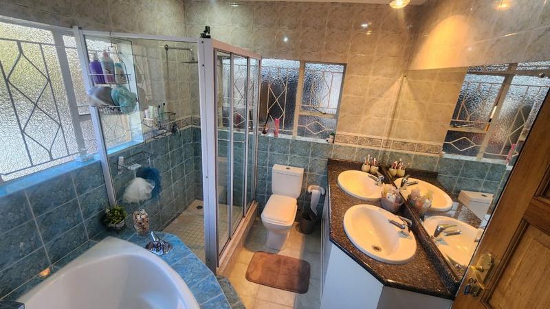 5 Bedroom Property for Sale in Farrarmere Gauteng