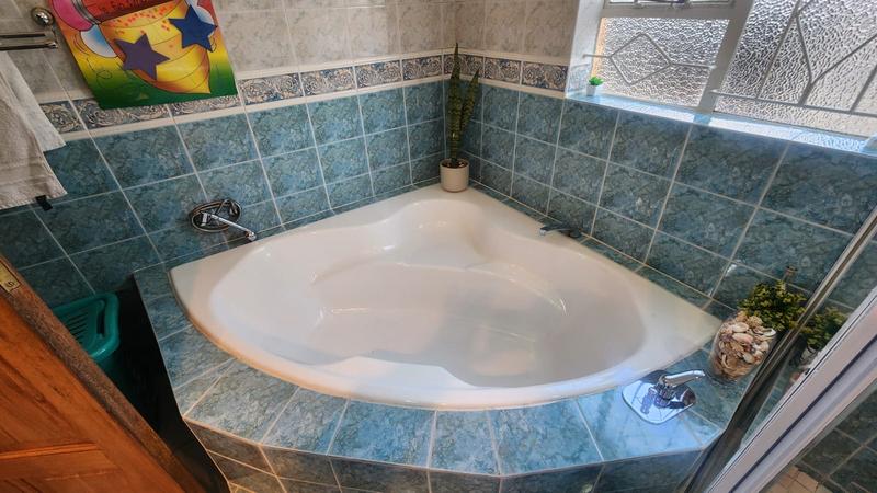 5 Bedroom Property for Sale in Farrarmere Gauteng