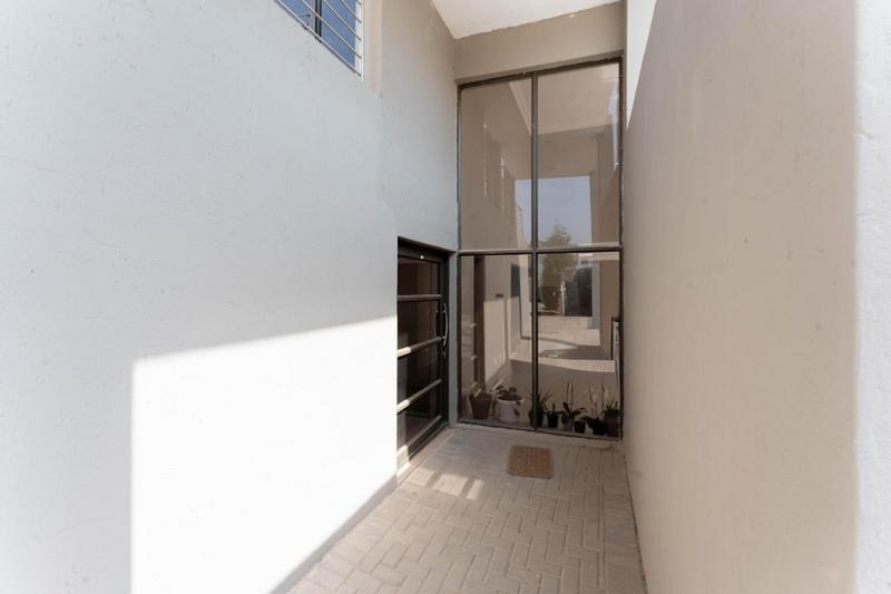 To Let 5 Bedroom Property for Rent in Cedar Creek Gauteng