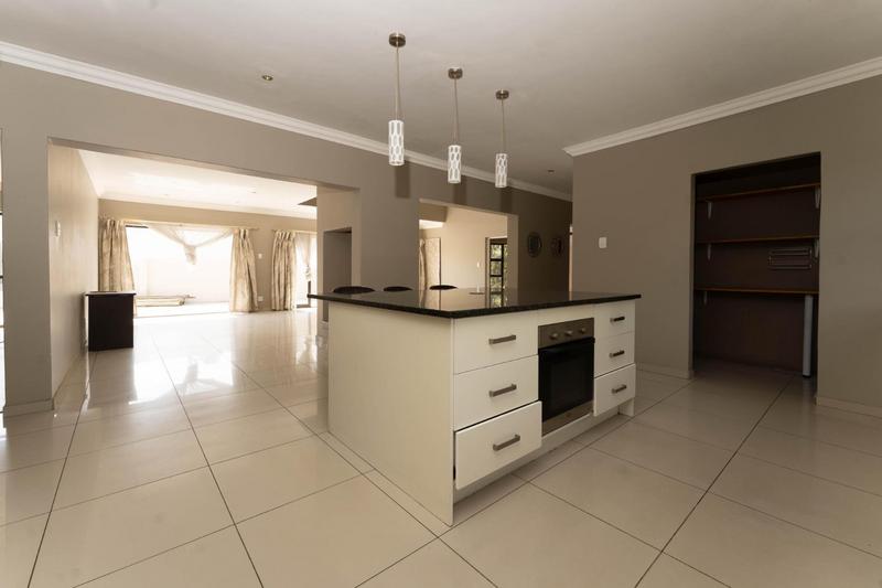 To Let 5 Bedroom Property for Rent in Cedar Creek Gauteng