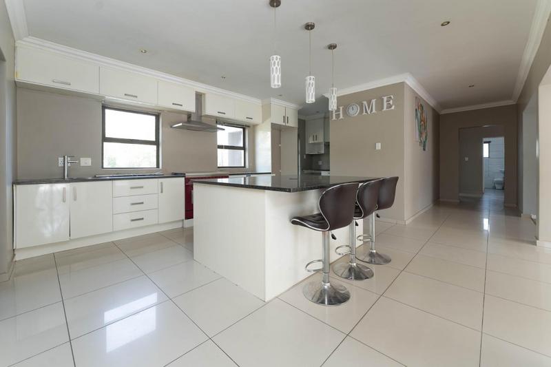 To Let 5 Bedroom Property for Rent in Cedar Creek Gauteng