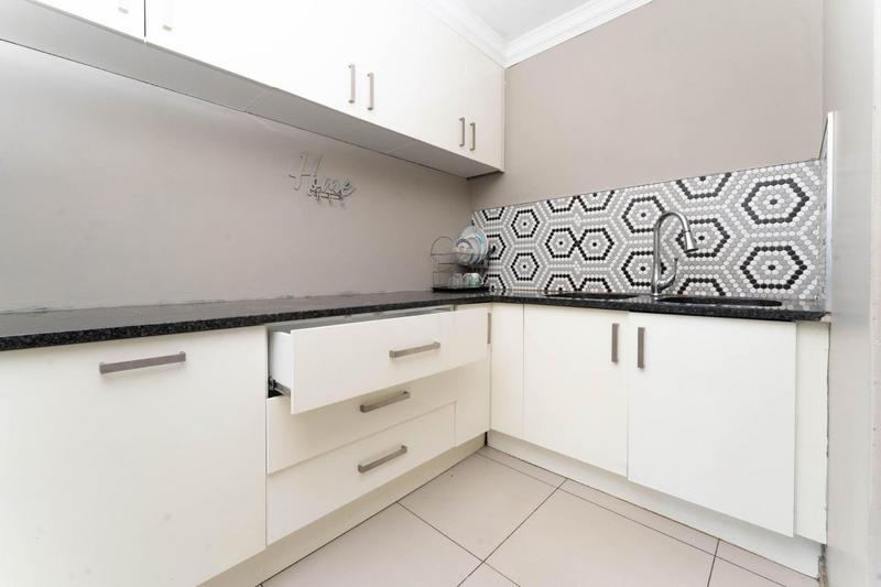 To Let 5 Bedroom Property for Rent in Cedar Creek Gauteng
