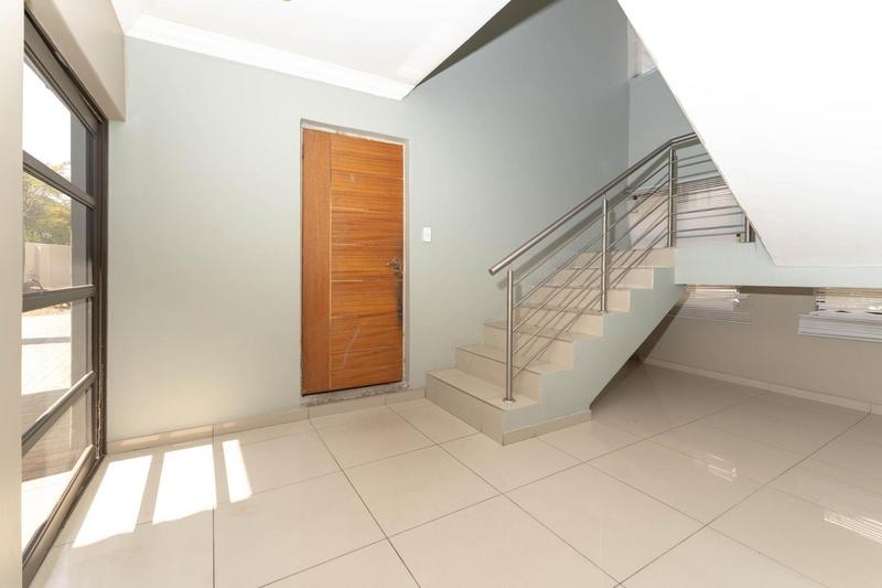 To Let 5 Bedroom Property for Rent in Cedar Creek Gauteng