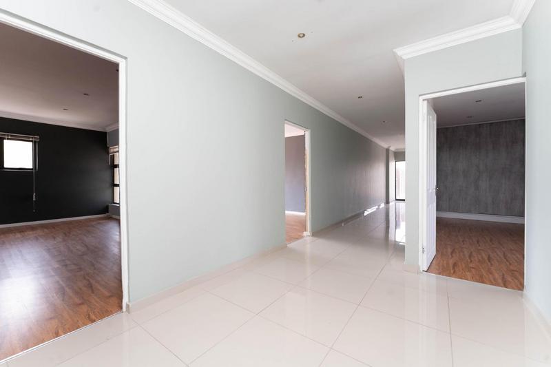 To Let 5 Bedroom Property for Rent in Cedar Creek Gauteng