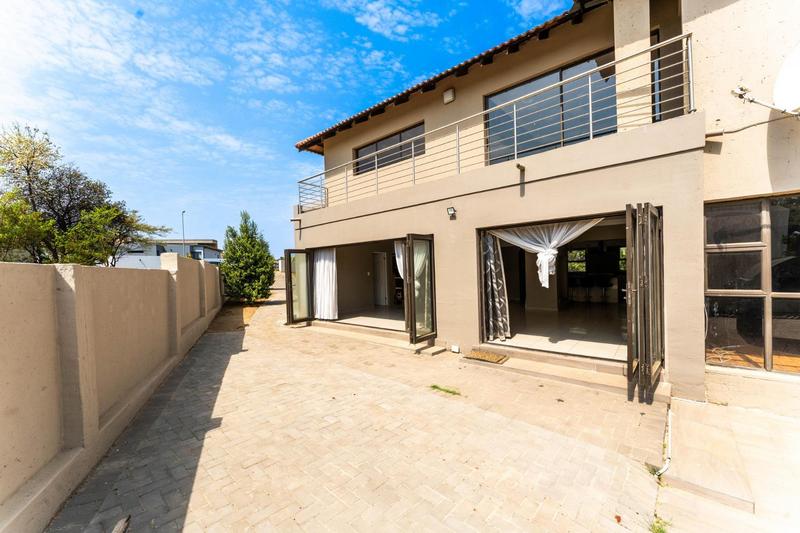 To Let 5 Bedroom Property for Rent in Cedar Creek Gauteng