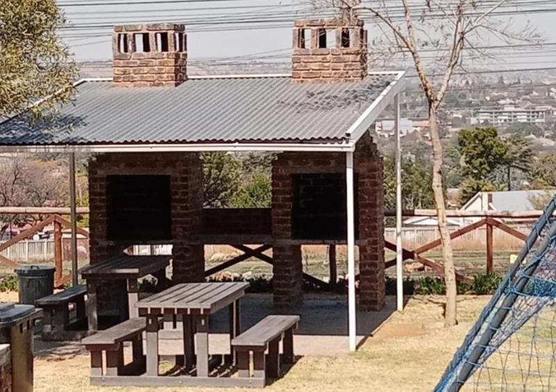 To Let 2 Bedroom Property for Rent in Greenstone Hill Gauteng