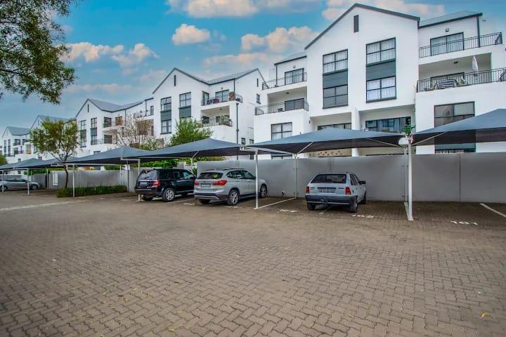 To Let 2 Bedroom Property for Rent in Greenstone Hill Gauteng