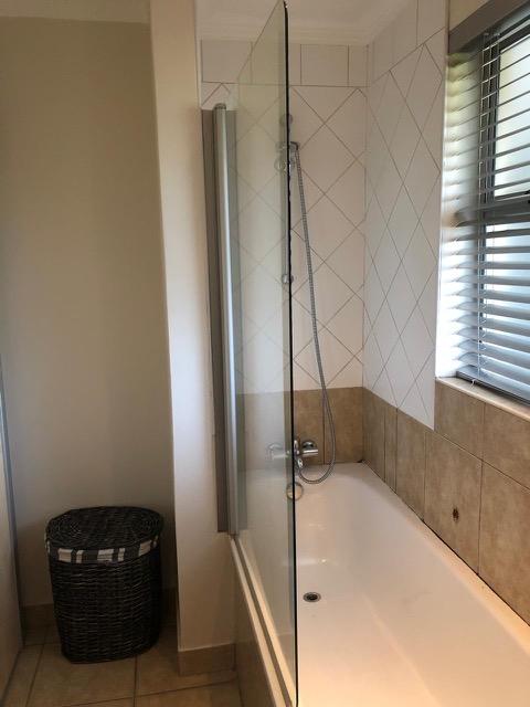 To Let 1 Bedroom Property for Rent in Sandhurst Gauteng