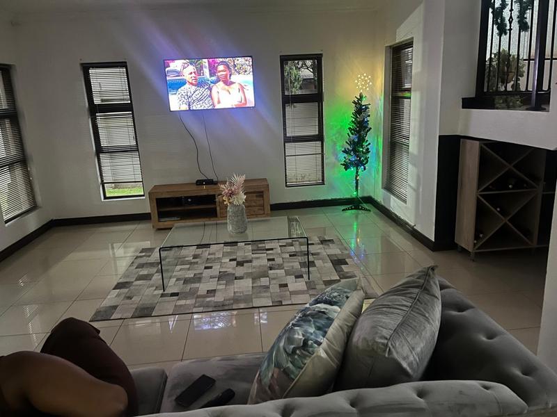 To Let 4 Bedroom Property for Rent in Aspen Hills Gauteng
