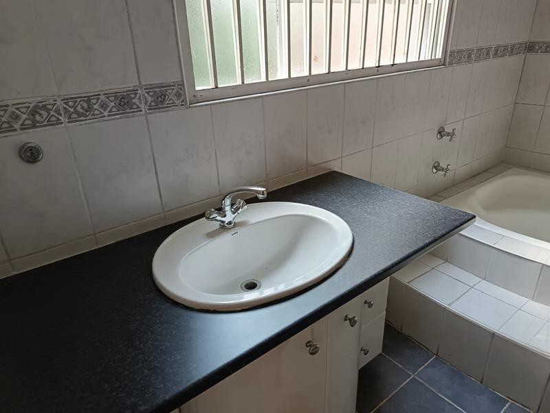 To Let 3 Bedroom Property for Rent in Vorna Valley Gauteng