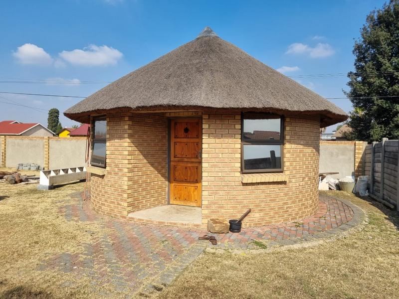 3 Bedroom Property for Sale in Klippoortje Gauteng