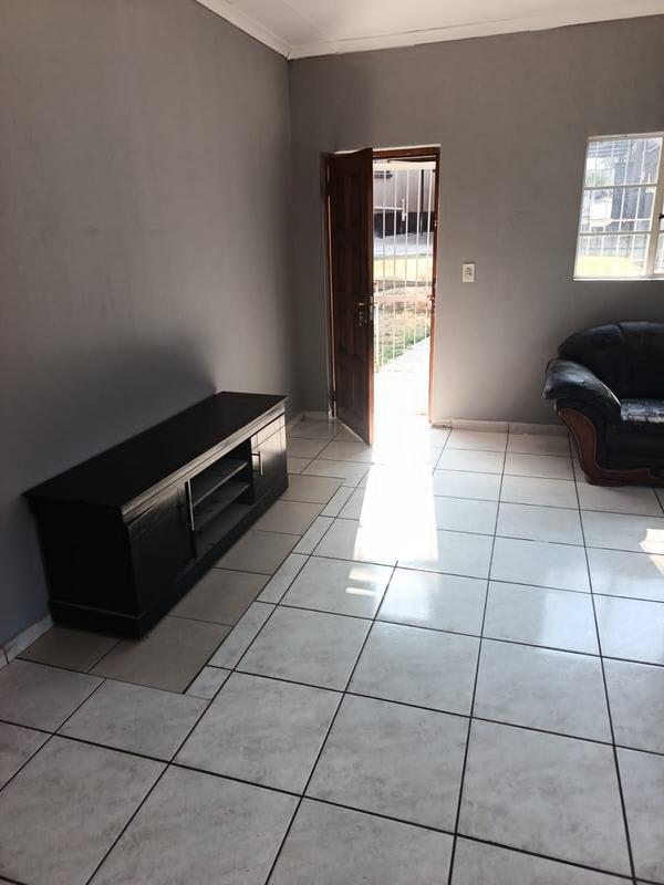 To Let 2 Bedroom Property for Rent in Lambton Gardens Gauteng