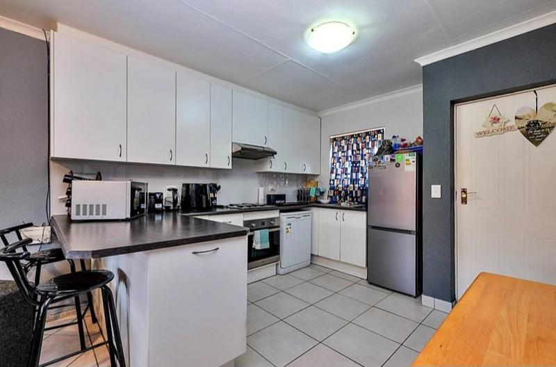To Let 2 Bedroom Property for Rent in Wilro Park Gauteng