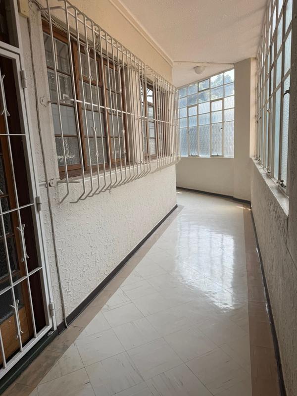 To Let 2 Bedroom Property for Rent in Houghton Gauteng