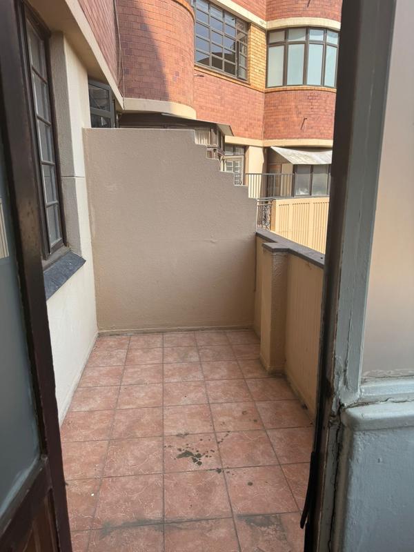 To Let 2 Bedroom Property for Rent in Houghton Gauteng