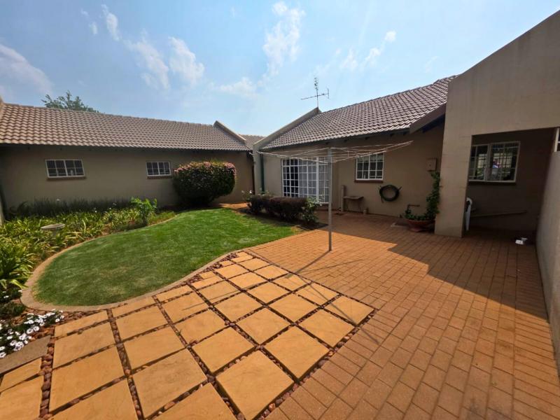 2 Bedroom Property for Sale in Glen Marais Gauteng