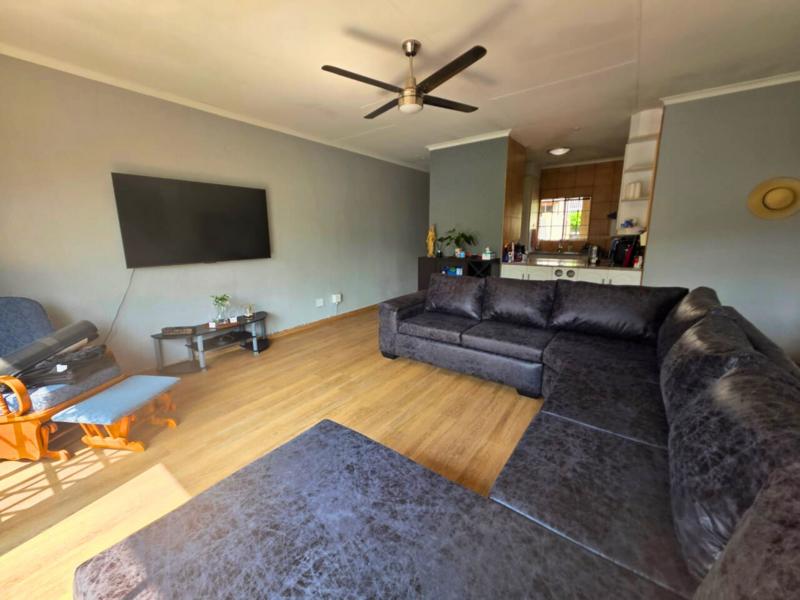 2 Bedroom Property for Sale in Glen Marais Gauteng