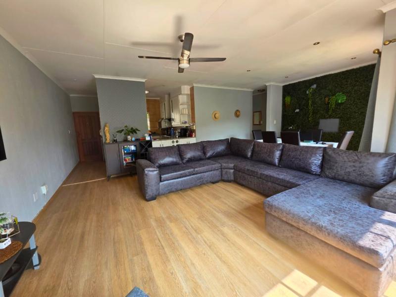 2 Bedroom Property for Sale in Glen Marais Gauteng