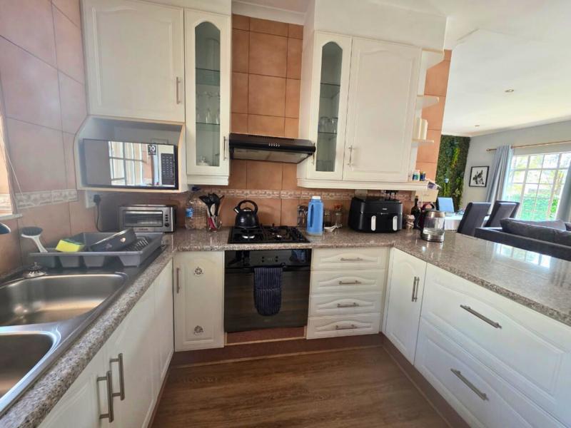 2 Bedroom Property for Sale in Glen Marais Gauteng