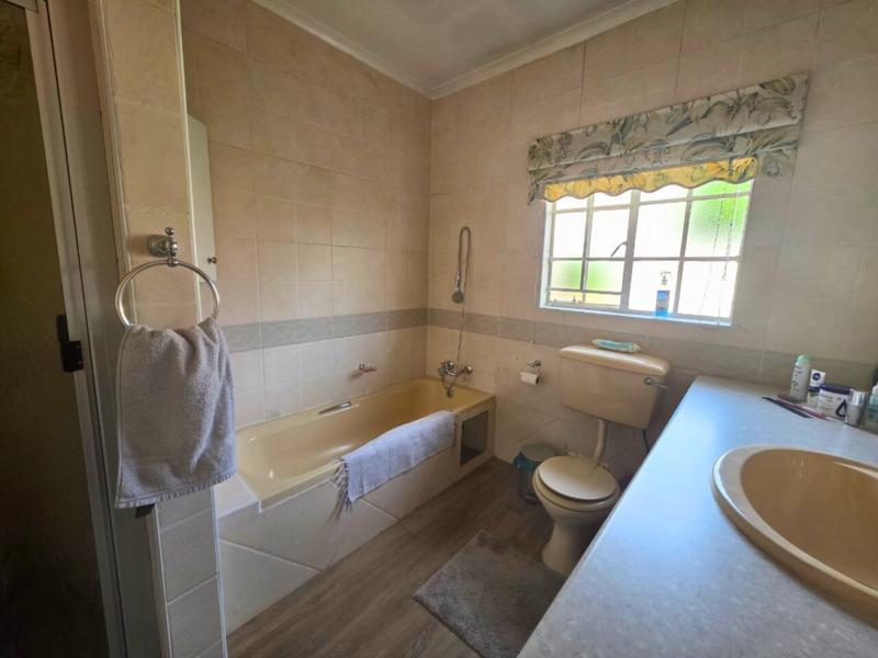 2 Bedroom Property for Sale in Glen Marais Gauteng
