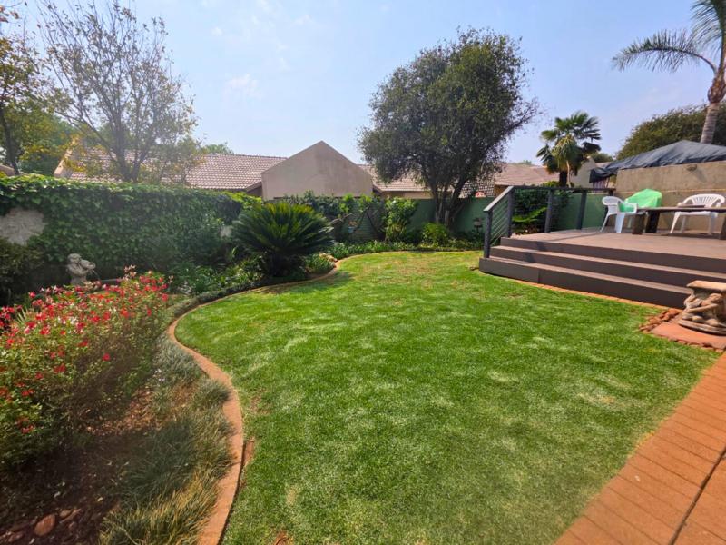 2 Bedroom Property for Sale in Glen Marais Gauteng