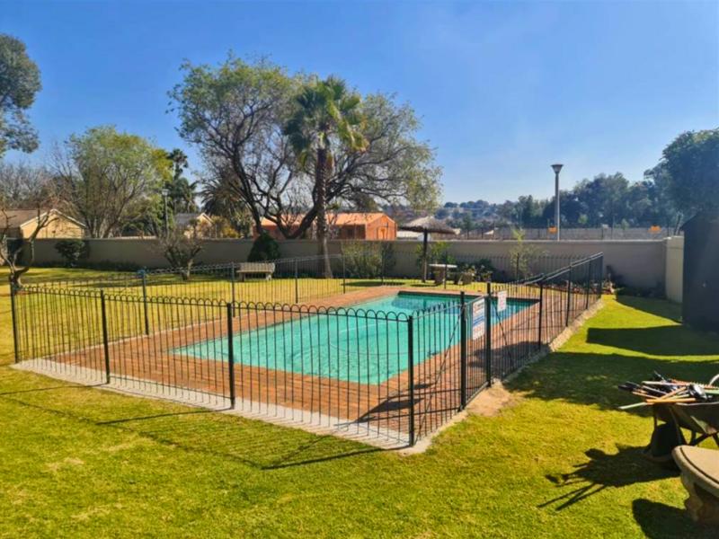 2 Bedroom Property for Sale in Glen Marais Gauteng