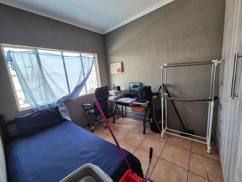 2 Bedroom Property for Sale in Verwoerdpark Gauteng